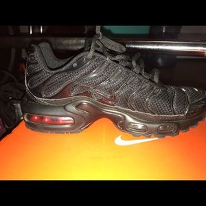 Nike Air Max TN Triple Black fits size 7 women’s